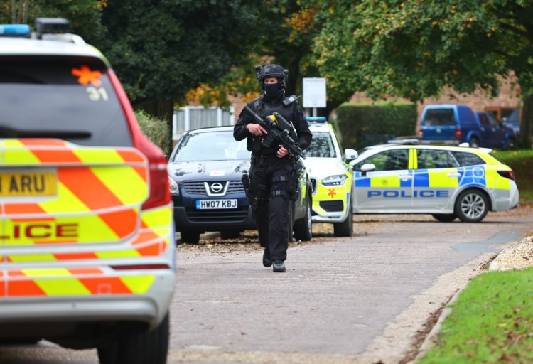 UPDATED: ARMED POLICE SURROUND EAST COWES FLAT IN MAJOR OPERATION