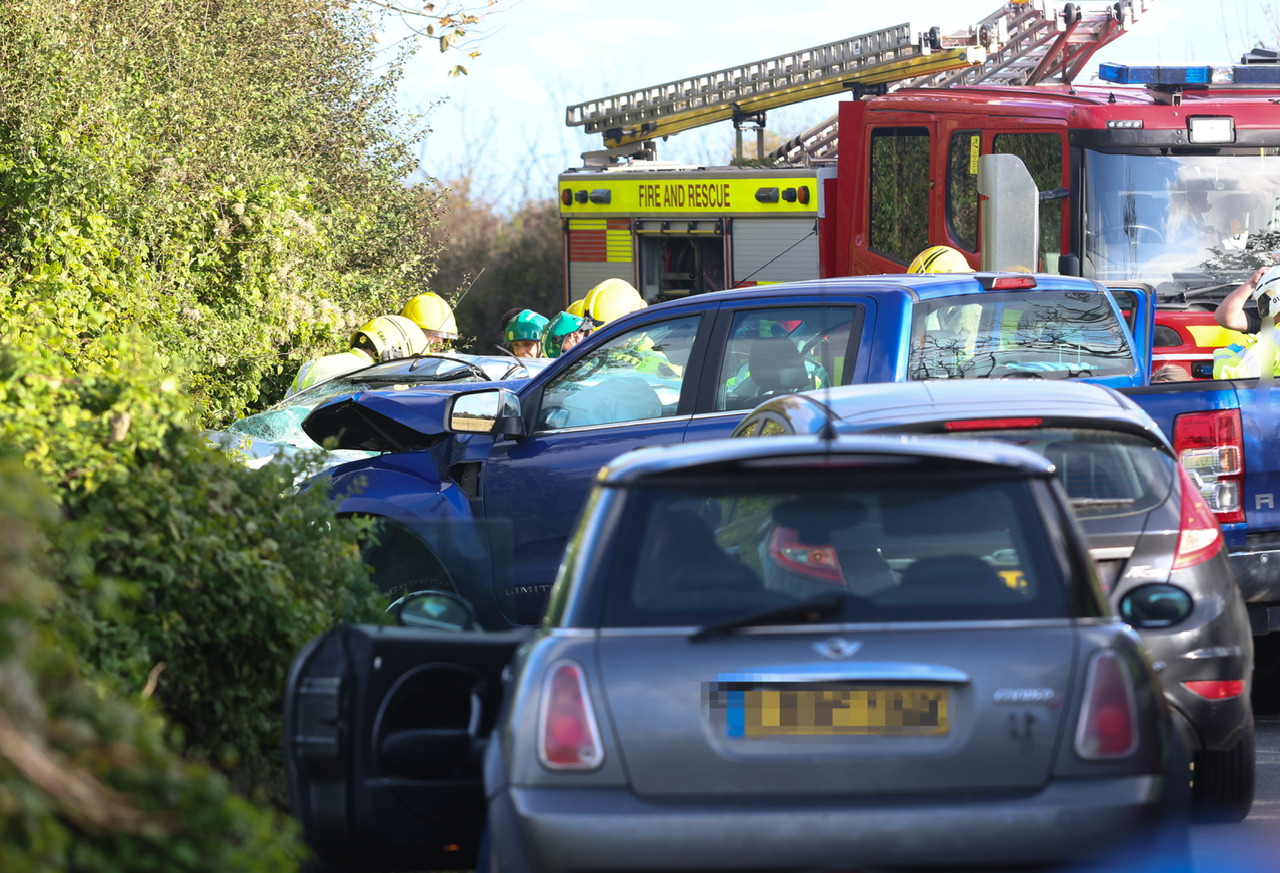 SERIOUS CRASH CLOSES VENTNOR TO WHITWELL ROAD