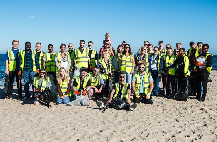ISLE OF WIGHT HOLIDAY PARKS CLEAN UP COASTLINE IN ANNUAL GREAT BRITISH BEACH CLEAN