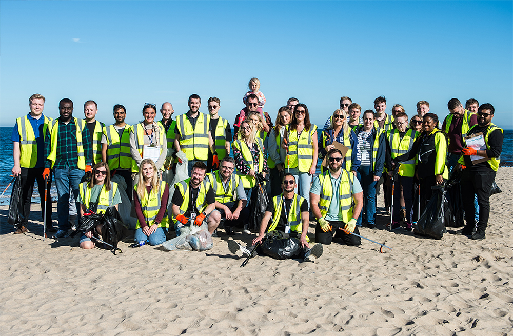 ISLE OF WIGHT HOLIDAY PARKS CLEAN UP COASTLINE IN ANNUAL GREAT BRITISH BEACH CLEAN