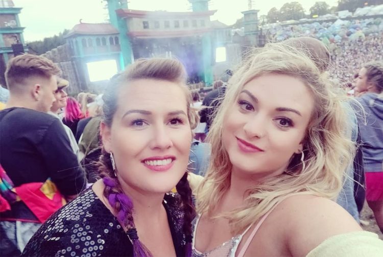 GEORGIA AND SARAH NOMINATED FOR IOW WOOF AWARDS WITH WIGHT DOG