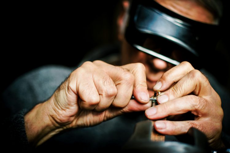 SUSTAINABLE CRAFTSMANSHIP: HOW CUSTOM JEWELLERY IS EVOLVING WITH ECO-FRIENDLY PRACTICES