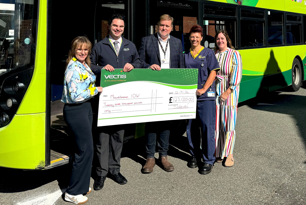 SOUTHERN VECTIS DRIVING FORWARD SUPPORT FOR MOUNTBATTEN WITH £23,000 CHEQUE