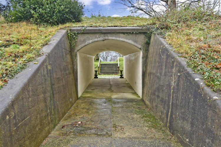 ISLE OF WIGHT FORTS: STEYNEWOOD BATTERY – THE HIDDEN FORTIFICATION IN A BEMBRIDGE GARDEN