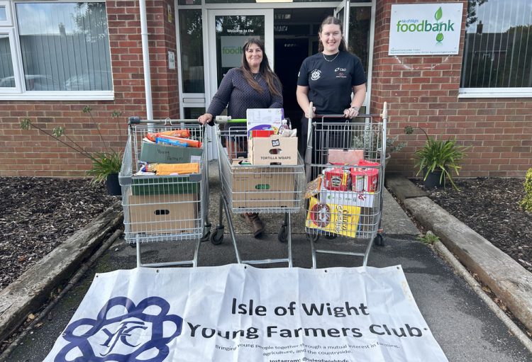 YOUNG FARMERS CLUB SUPPORTS COMMUNITY WITH DONATION TO LOCAL FOODBANK