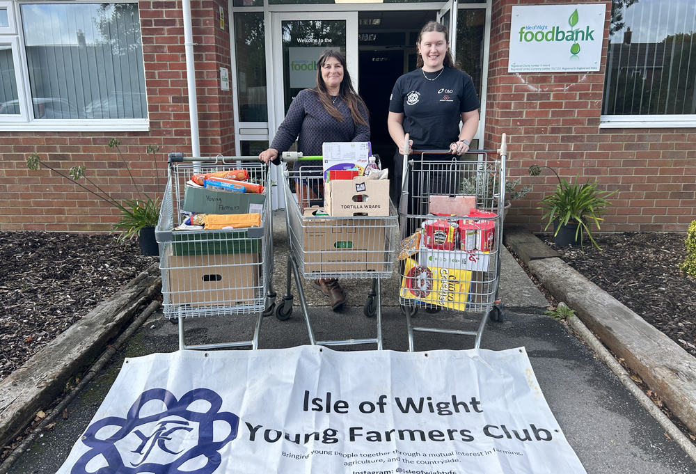 YOUNG FARMERS CLUB SUPPORTS COMMUNITY WITH DONATION TO LOCAL FOODBANK
