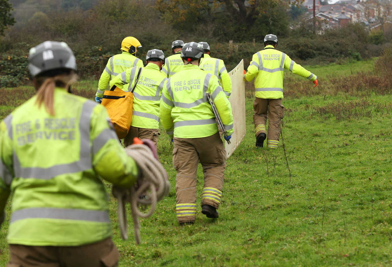 FIREFIGHTERS WORK ALONGSIDE VET TO HELP FALLEN HORSE IN RYDE