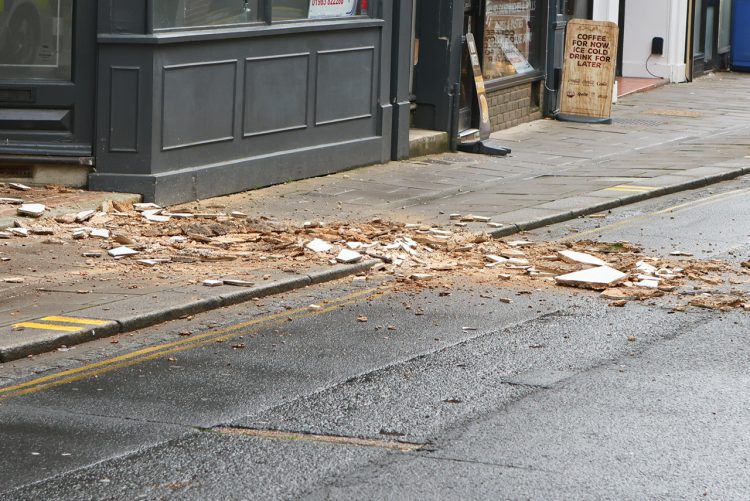 PARTIAL BUILDING COLLAPSE IN TOWN CENTRE SEES POLICE CLOSE ROAD