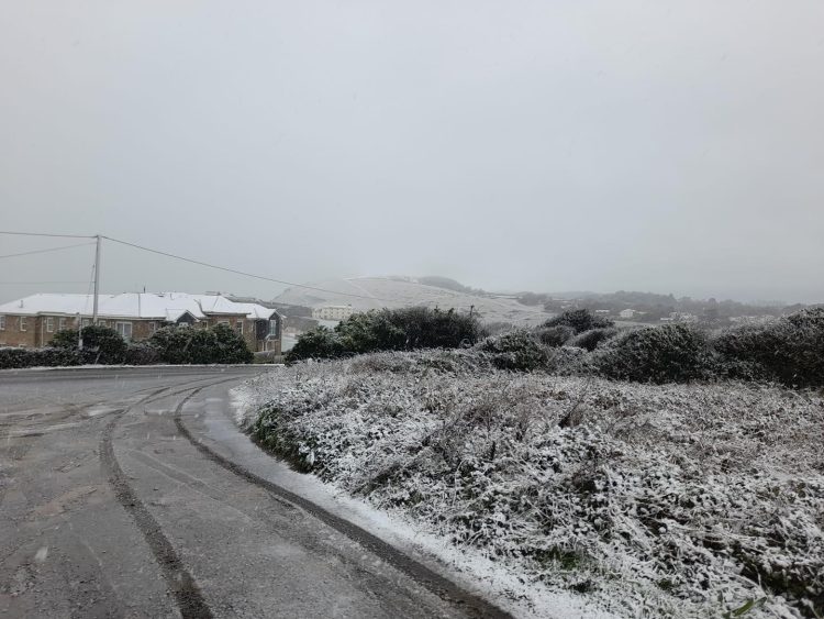 PHOTOS: LOCALS GET SNAPPING AS SNOW FALLS ON THE ISLE OF WIGHT