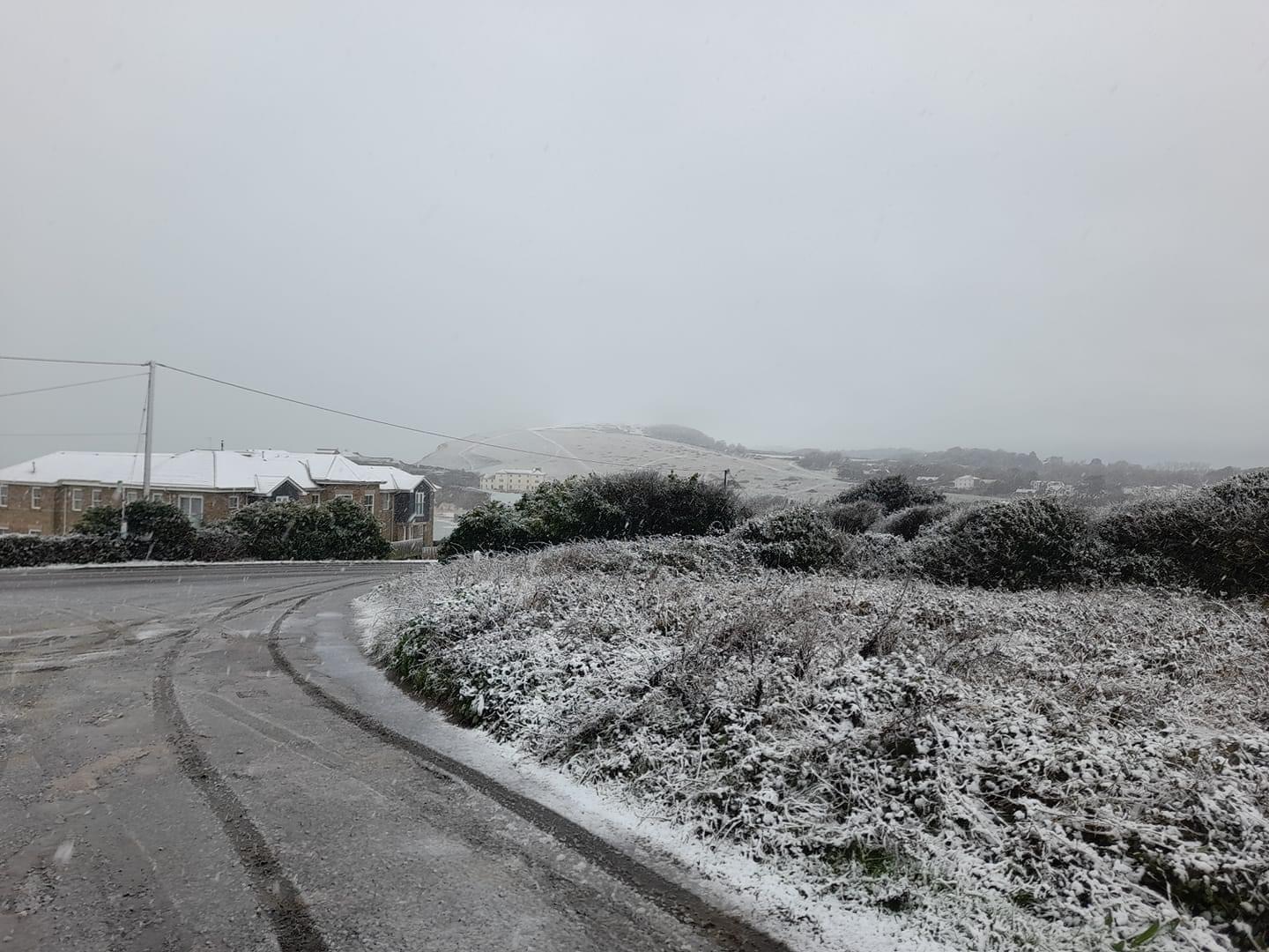 LOCALS GET SNAPPING AS SNOW FALLS ON THE ISLE OF WIGHT
