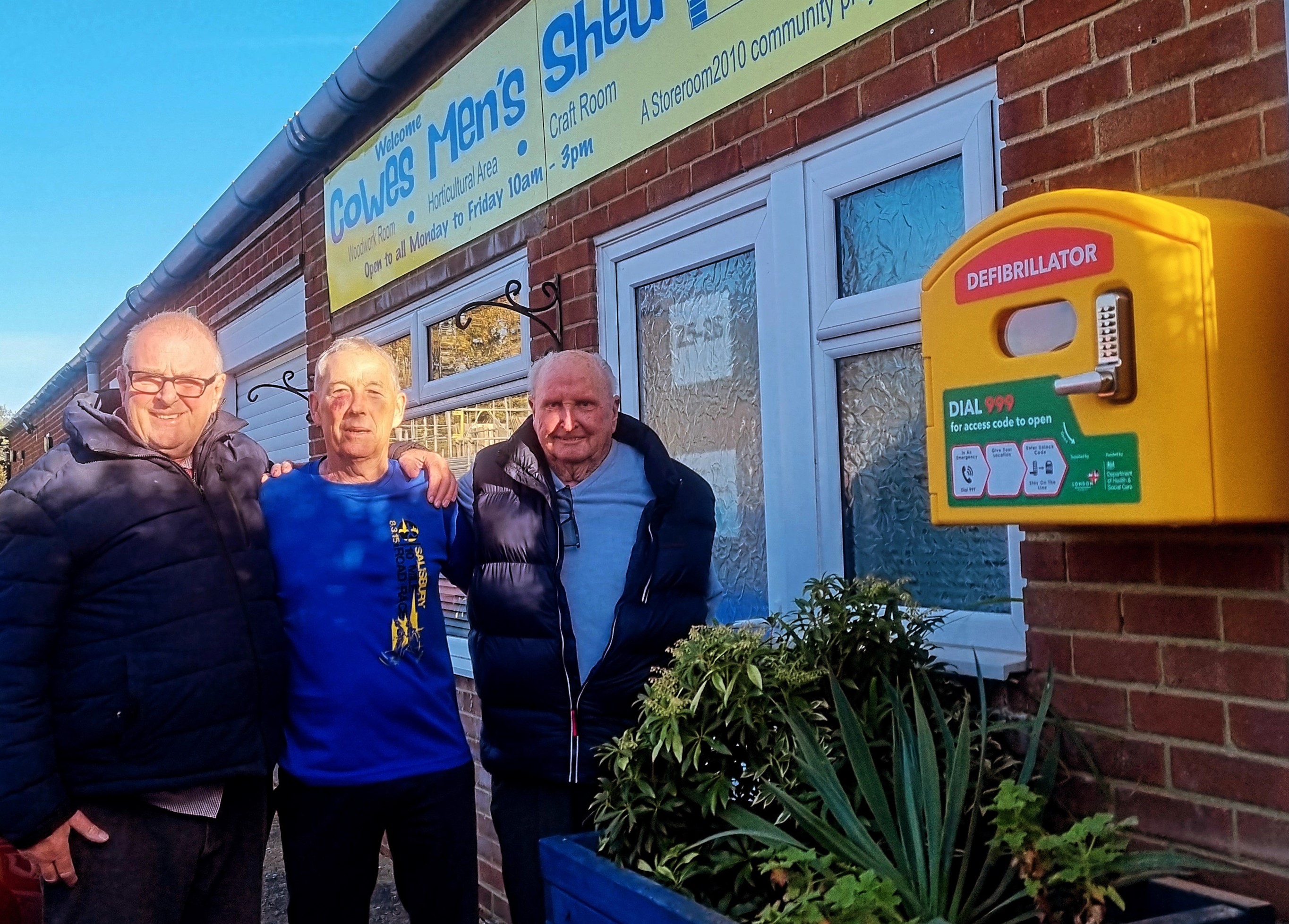 BRAND NEW COMMUNITY DEFIBRILLATOR INSTALLED IN COWES