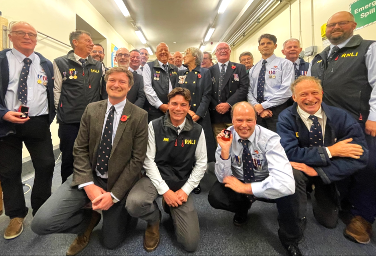 BEMBRIDGE RNLI CREWS’ DEDICATION TO SAVING LIVES AT SEA HONOURED