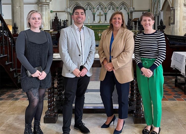 WESSEX CANCER SUPPORT TEAMS UP WITH SNOWS FOR FESTIVE SEASON AND BEYOND