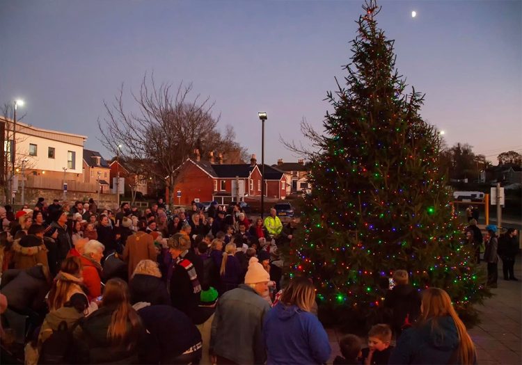 CHRISTMAS LIGHTS TO BE SWITCHED ON IN EAST COWES THIS WEEK