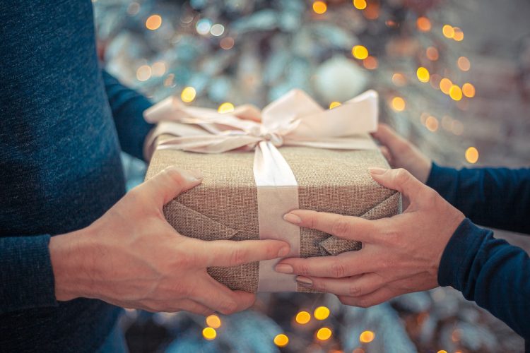 10 BEST CHRISTMAS GIFTS FOR HER