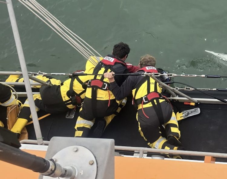 KAYAKER IN TROUBLE NEAR HURST CASTLE ASSISTED BY YARMOUTH RNLI