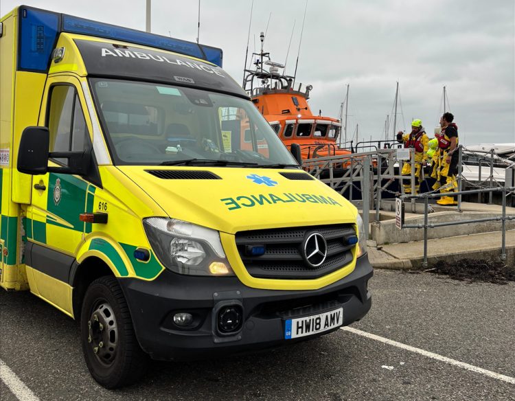 KAYAKER IN TROUBLE NEAR HURST CASTLE ASSISTED BY YARMOUTH RNLI