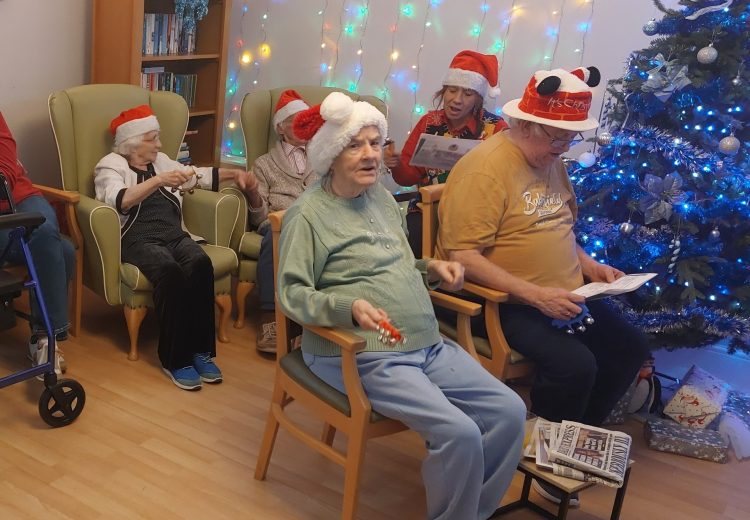 BLACKWATER MILL RESIDENTS BRING FESTIVE CHEER AS PART OF BIG BUCKLAND SINGALONG
