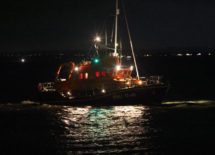 YACHT WITH ENGINE TROUBLES TOWED TO COWES BY YARMOUTH’S ALL WEATHER LIFEBOAT