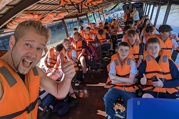CARISBROOKE COLLEGE WINS ‘MY BEST SCHOOL TRIP AWARD’ AT GLITTERING 5-STAR CEREMONY