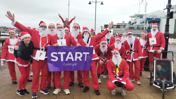 SANTAS RUN ALONG THE PROM TO RAISE £1,400 FOR HOSPITAL CHARITY