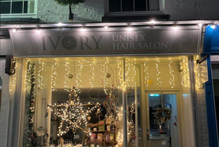 FESTIVE CONTEST BRINGS FRIENDLY COMPETITION AMONG YARMOUTH TRADERS