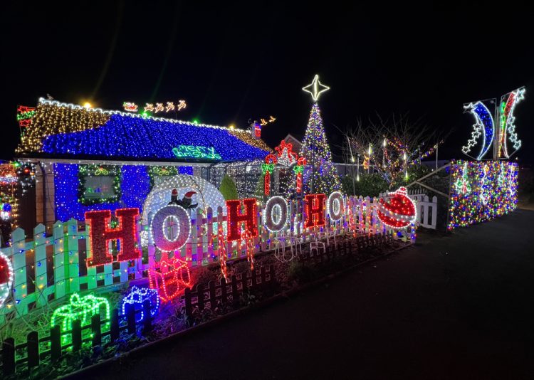 TIME IS RUNNING OUT TO VOTE FOR YOUR FAVOURITE CHRISTMAS LIGHTS DISPLAY