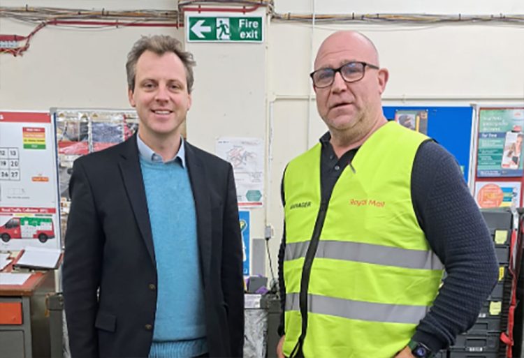 JOE ROBERTSON VISITS SANDOWN POSTIES TO SHOW SUPPORT IN BUSY RUN-UP TO CHRISTMAS
