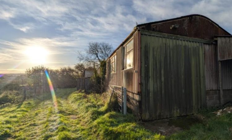 4-BED HOUSE PLANS FOR BARN ON THE OUTSKIRTS OF WROXALL