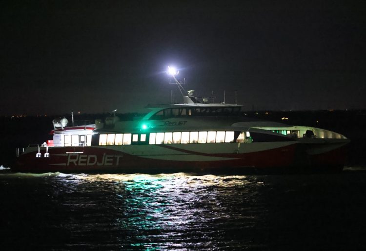 YACHT WITH ENGINE TROUBLES TOWED TO COWES BY YARMOUTH’S ALL WEATHER LIFEBOAT