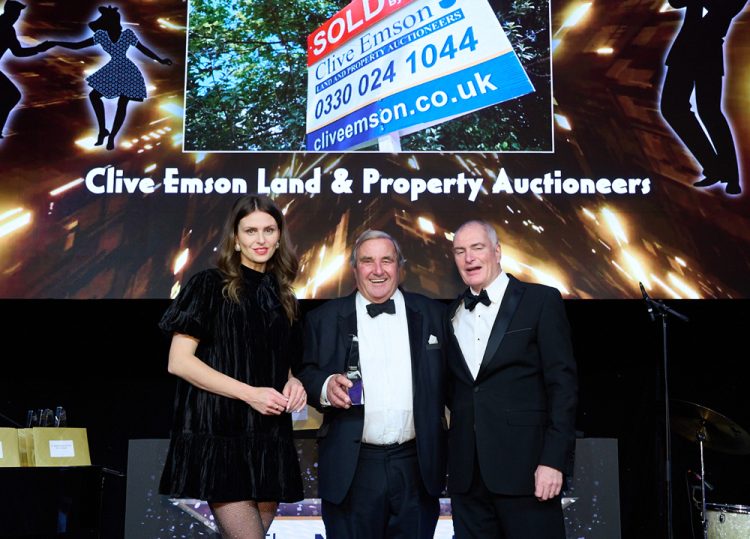 CLIVE EMSON AUCTIONEERS PICK UP AWARD AT OSCARS OF UK’S RESIDENTIAL AGENCY SECTOR