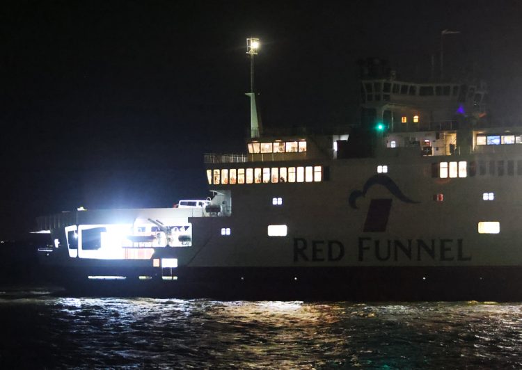 YACHT WITH ENGINE TROUBLES TOWED TO COWES BY YARMOUTH’S ALL WEATHER LIFEBOAT