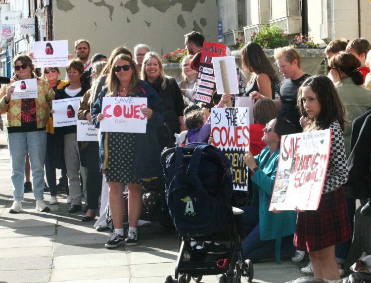 MOTION OF NO CONFIDENCE TO BE LEVIED AGAINST COUNCIL LEADER OVER SCHOOL CLOSURES
