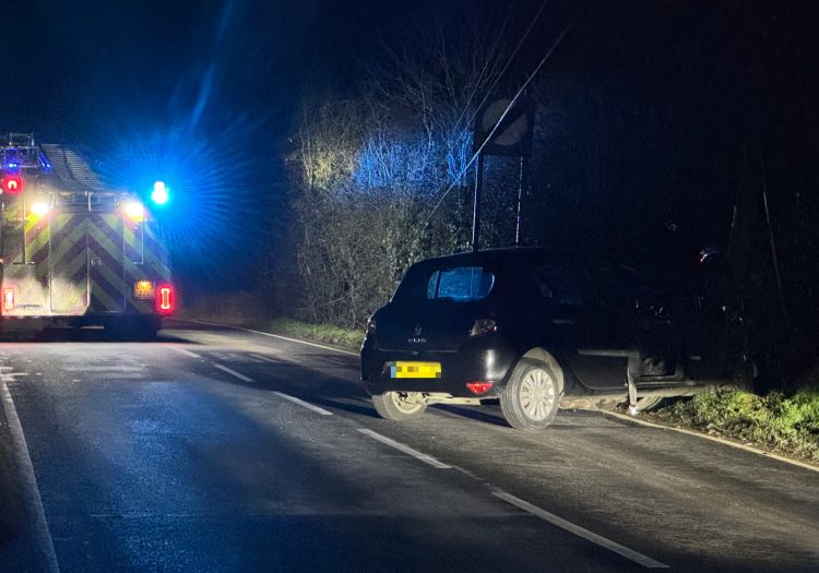 UPDATED: SINGLE VEHICLE COLLISION BLOCKS NEWPORT’S LONG LANE