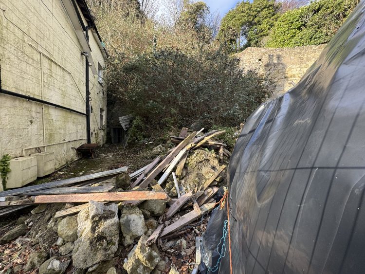 EXCLUSIVE: REPAIRS MOVING AT SNAIL’S PACE 4 YEARS AFTER RETAINING WALL COLLAPSE IN VENTNOR