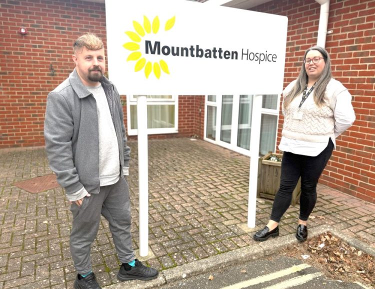 JAMIE HINDSON MAKES FURTHER £100 DONATION TO MOUNTBATTEN HOSPICE