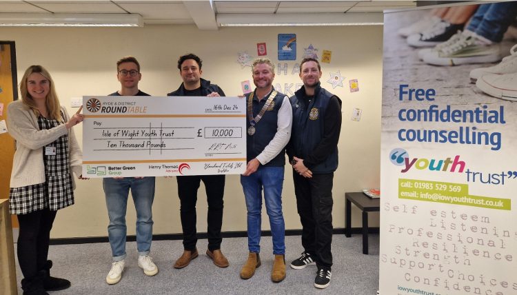 ISLE OF WIGHT YOUTH TRUST RECEIVES £10,000 CHEQUE FROM RYDE ROUND TABLE
