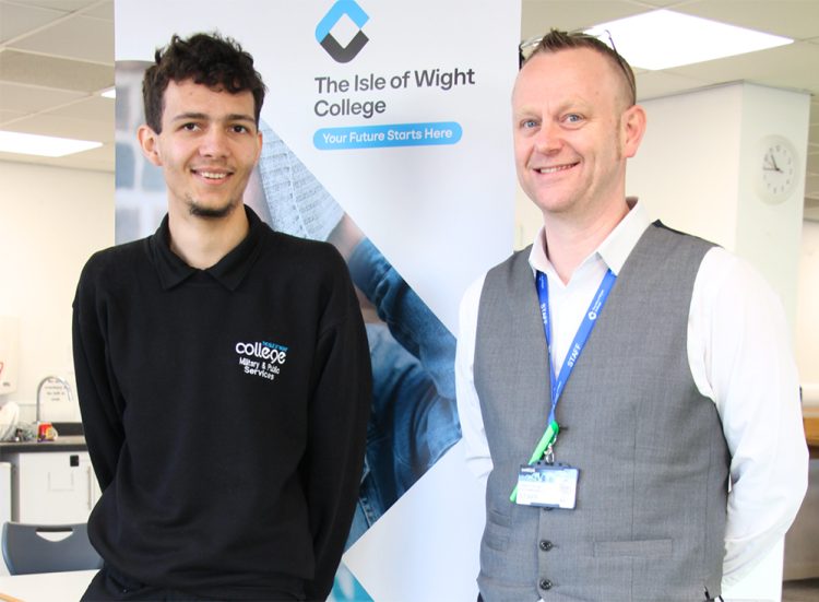 ISLE OF WIGHT COLLEGE CELEBRATES EXCEPTIONAL GCSE RE-SIT ACHIEVEMENTS