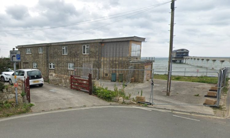 BEMBRIDGE ‘EYESORE’ COULD BE REPLACED WITH NEWLY BUILT CAFE