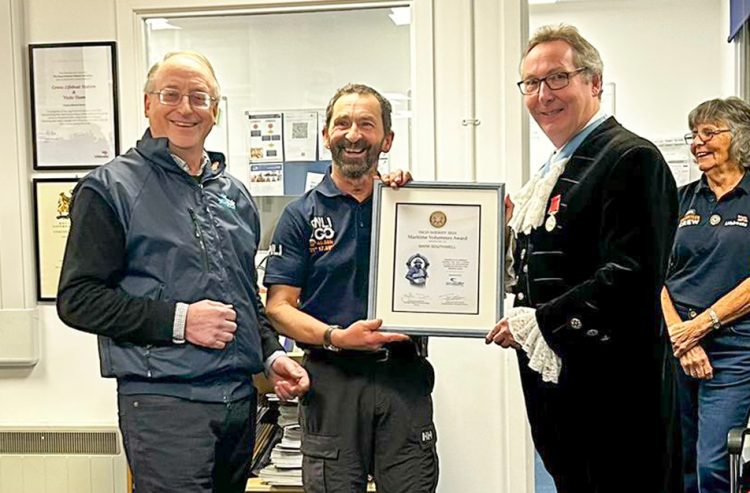 HIGH SHERIFF PRESENTS INAUGURAL MARITIME VOLUNTEERS AWARD TO COWES RNLI