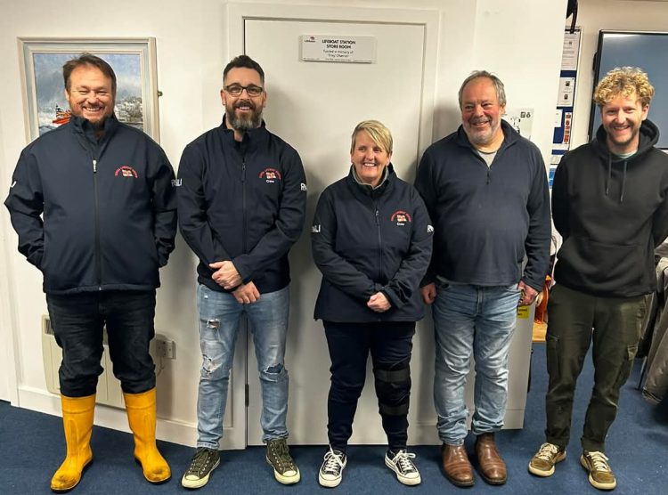 NEW RECRUITS AT COWES RNLI QUALIFY TO HELP SAVE LIVES AT SEA