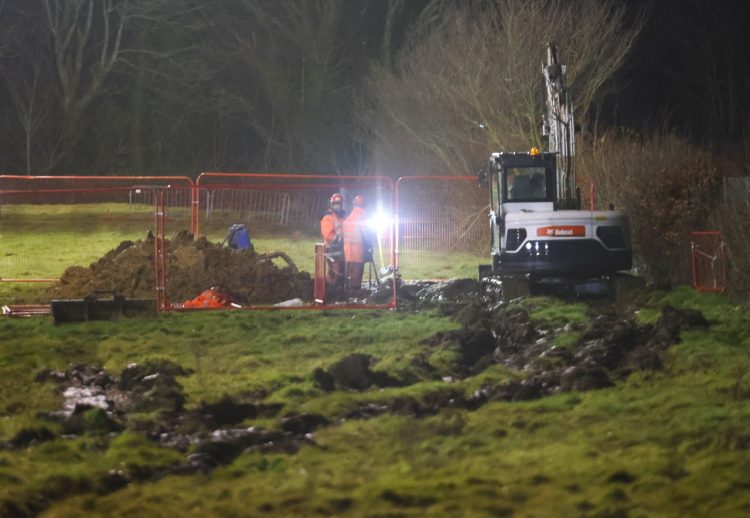 UPDATED: HUNDREDS WITHOUT WATER AS BURST MAIN HITS SANDOWN