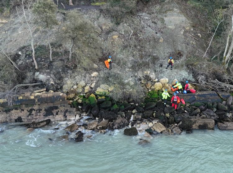 UPDATED: 2 TRAPPED ON LANDSLIP PROMPTS MULTI-AGENCY RESCUE NEAR ST HELENS