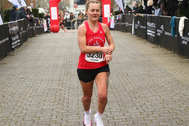 RYDE HARRIER CARLY SMASHES HALF MARATHON PB IN FARNBOROUGH
