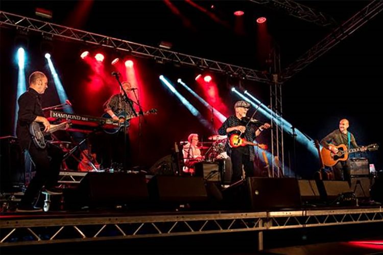 WELL-KNOWN FOLK ROCKERS LINDISFARNE TO PLAY MEDINA THEATRE THIS APRIL