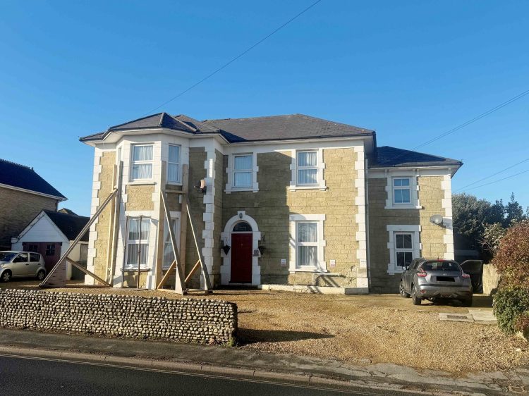 GOING, GOING, GONE – ISLAND LOTS GO UNDER THE FEBRUARY HAMMER