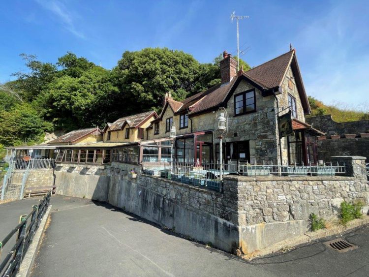 ISLE OF WIGHT PROPERTIES SET TO BLOSSOM IN CLIVE EMSON’S SPRING AUCTION