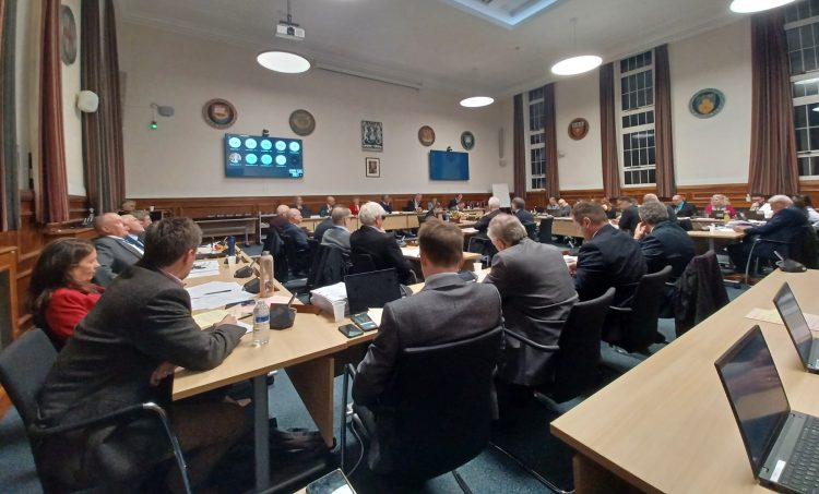 ISLAND NEEDS ‘CATEGORICAL ASSURANCE’ FROM GOVERNMENT OF INDEPENDENCE SAY COUNCILLORS