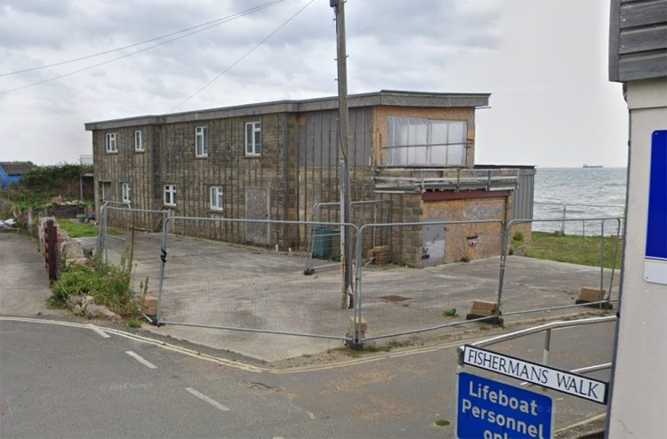 PLANS FOR NEW SEASIDE CAFE IN BEMBRIDGE REVISED FOLLOWING OBJECTIONS