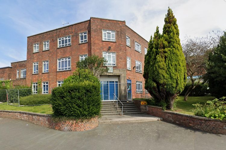 EXCLUSIVE: SHANKLIN POLICE STATION’S FRONT DESK COULD REOPEN TO THE PUBLIC